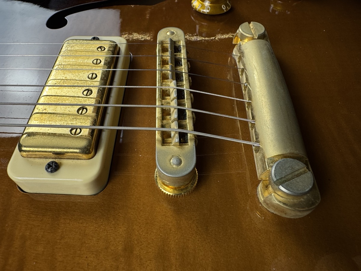 Yamaha USED Yamaha AEX 520 Semi Hollow Electric Brown Burst w/Case - CONSIGNMENT - Used