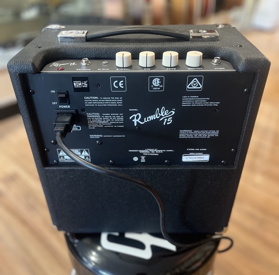 Fender USED Fender Rumble V3 15 Bass Practice Combo Amplifier - CONSIGNMENT - Used