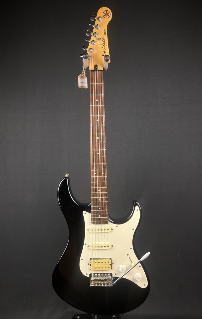 Yamaha USED Yamaha Pacifica 012 Black - Used