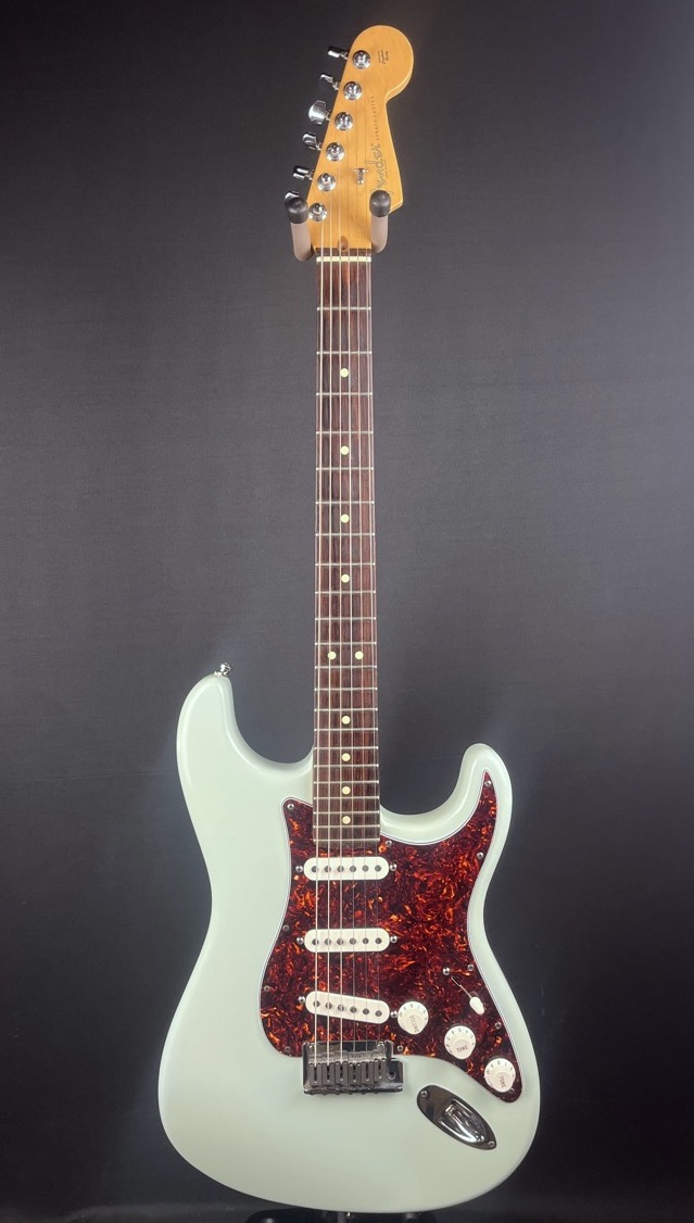 Fender USED Fender 2002 American Stratocaster w/Hardshell Case - CONSIGNMENT - Used