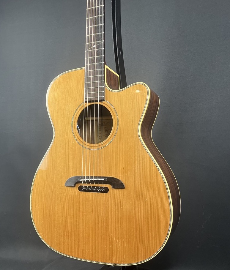 Alvarez USED Alvarez K. Yairi WY1 "Bob Weir"  w/case - CONSIGNMENT - Used