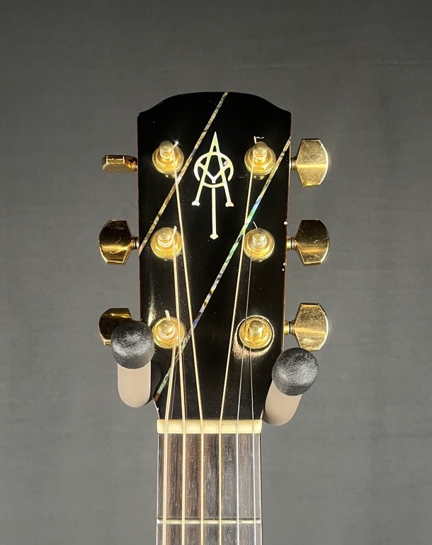 Alvarez USED Alvarez K. Yairi WY1 "Bob Weir"  w/case - CONSIGNMENT - Used