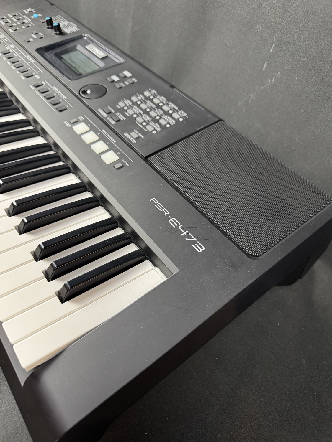 Yamaha USED Yamaha PSR-E473 61 Key Portable Arranger Keyboard With Controls - Used