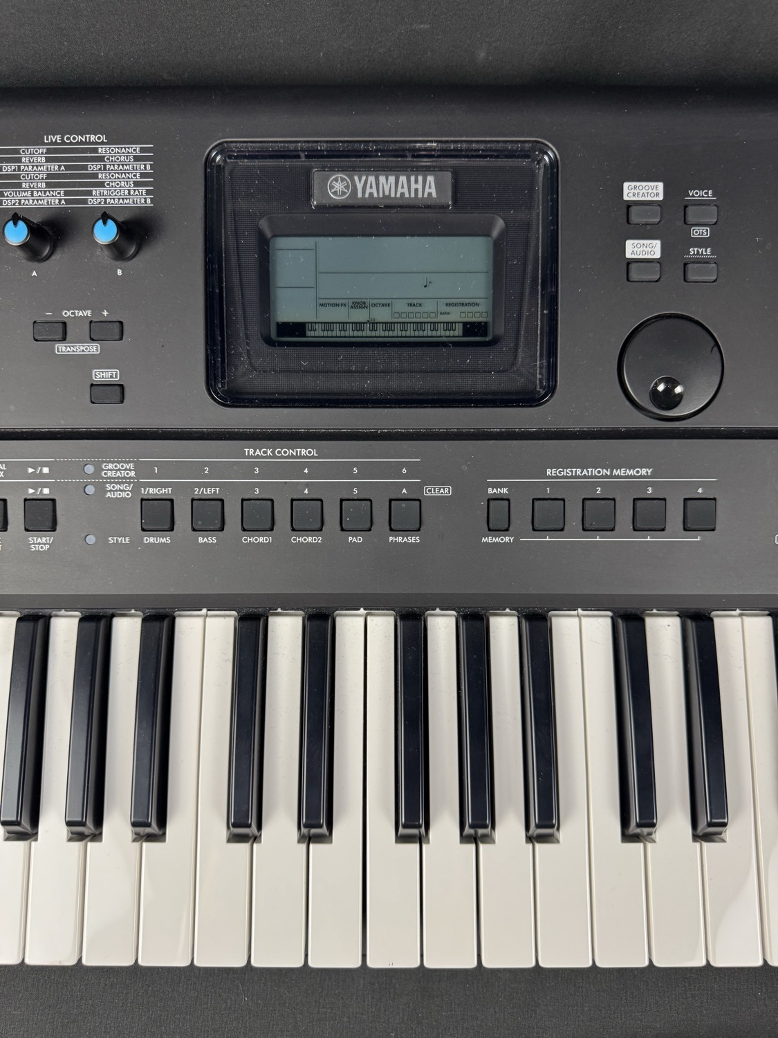 Yamaha USED Yamaha PSR-E473 61 Key Portable Arranger Keyboard With Controls - Used