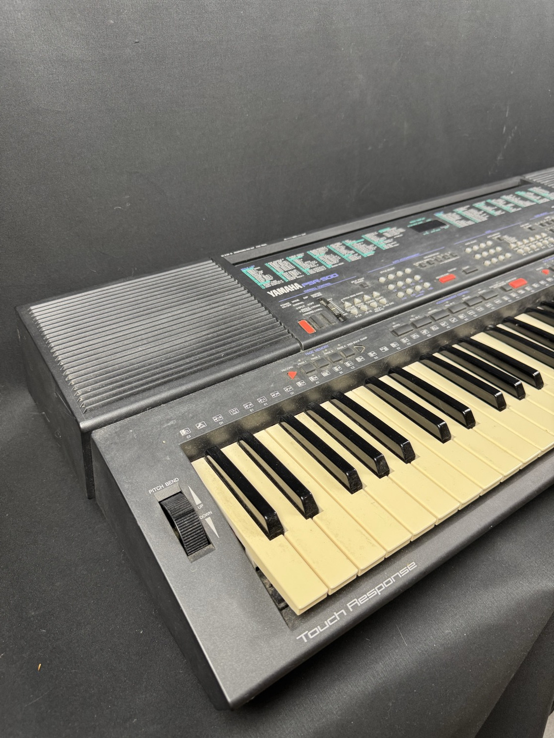 Yamaha USED Yamaha PSR-500 61 Key Portable Arranger Keyboard - Used