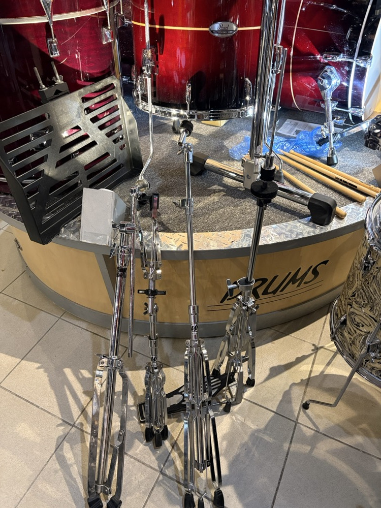 Westbury USED Westbury Beginner 5 PC Drum Kit Black w/Harware, Cymbals- CONSIGNMENT - Used