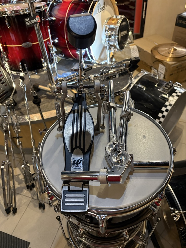 Westbury USED Westbury Beginner 5 PC Drum Kit Black w/Harware, Cymbals- CONSIGNMENT - Used