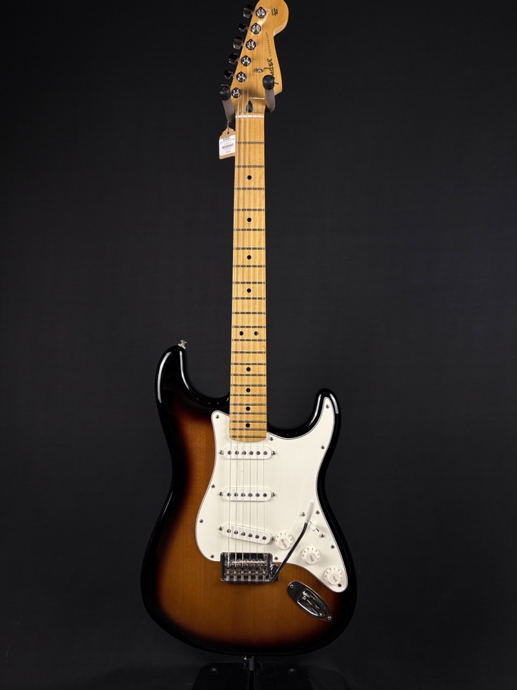 USED Fender 2024 Player Strat In Sunburst