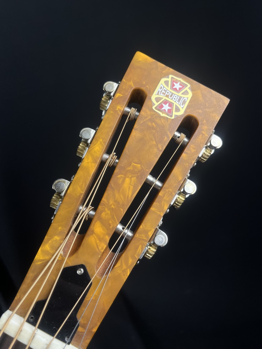 Misc USED Republic Short Scale 12 fret Resophonic Metal Body w/Bag - Used