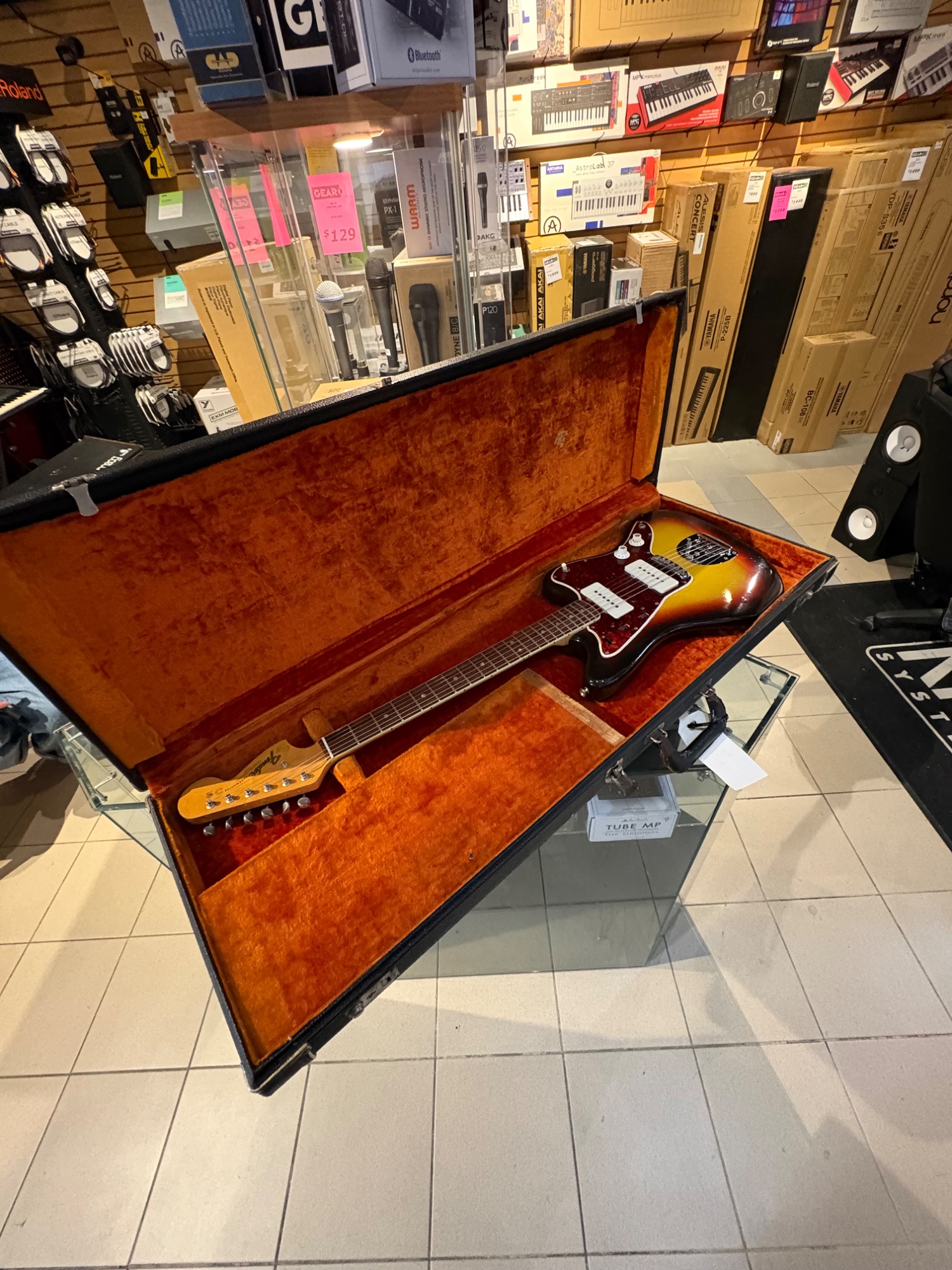 Fender USED 1966 Fender Jazzmaster, 3 Tone Sunburst, OHSC - CONSIGNMENT - Used