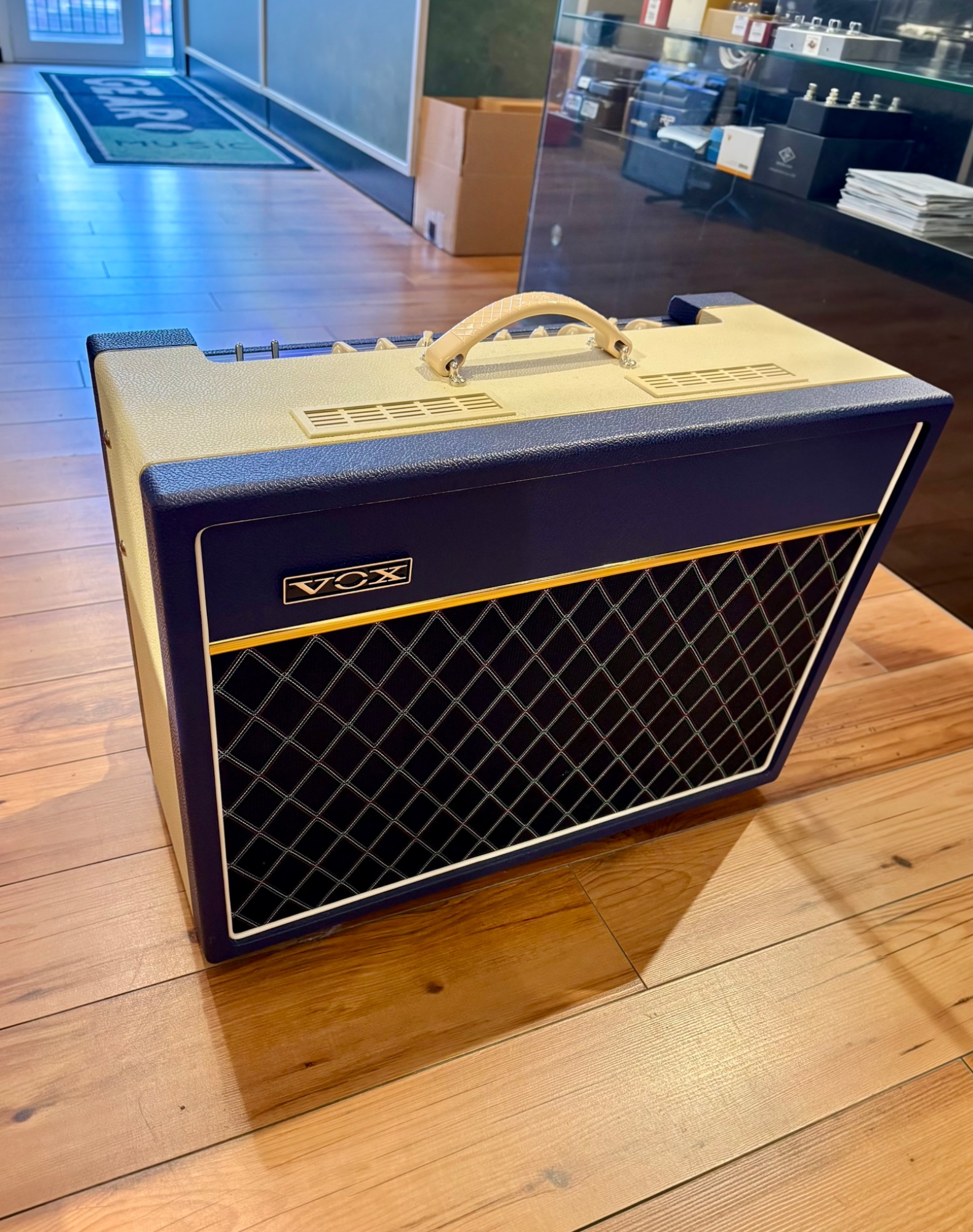 Vox USED Vox AC15 Combo 12" Speaker Limited Edition In Two Tone Blue Cream, G12M - Used