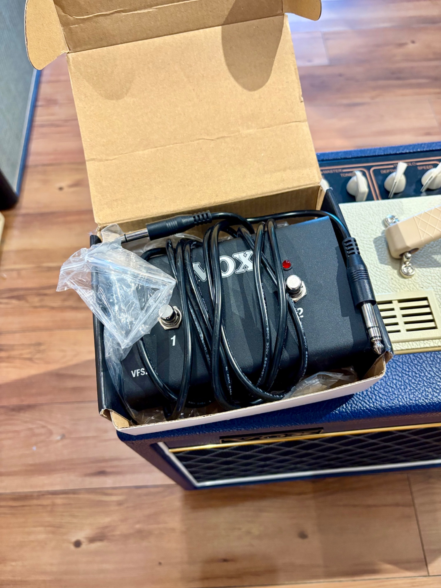 Vox USED Vox AC15 Combo 12" Speaker Limited Edition In Two Tone Blue Cream, G12M - Used